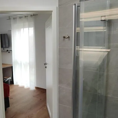 Doppel-zweibettzimmer Mit Balkon 公寓 *