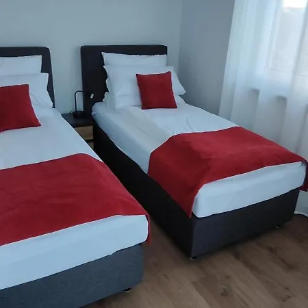 Doppel-zweibettzimmer Mit Balkon 公寓